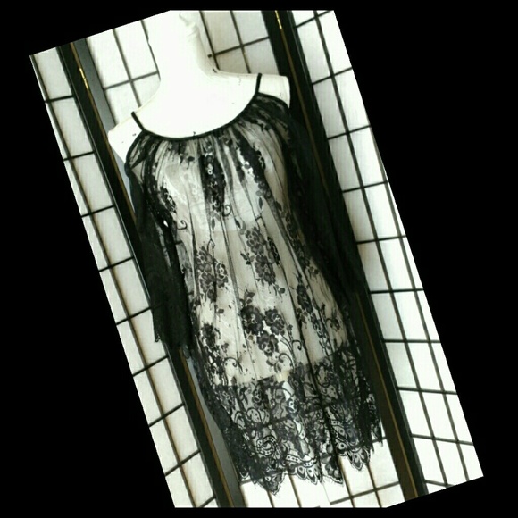 Dresses & Skirts - NWOT Lace Dress Coverup